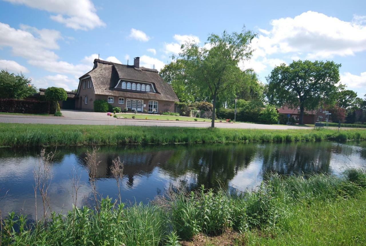 Ferienwohnung -Am Kanal- Nordgeorgsfehn Екстериор снимка